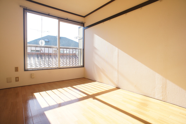 居室・リビング　南向きで日当たり良好なお部屋！暖かな日差しが入ります♪