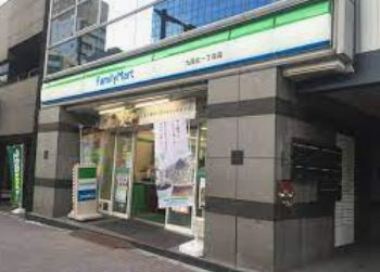 コンビニ　ファミリーマート 九段北一丁目店（コンビニ）まで165m