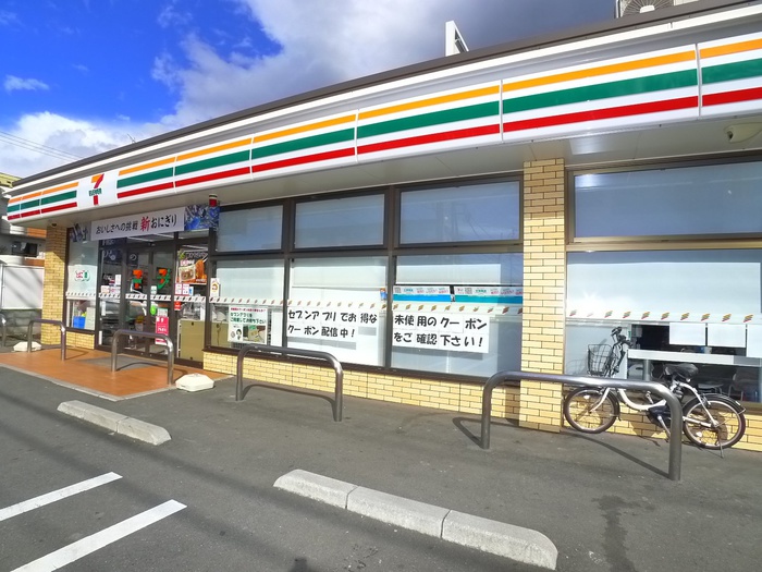コンビニ　セブンイレブン（コンビニ）まで111m