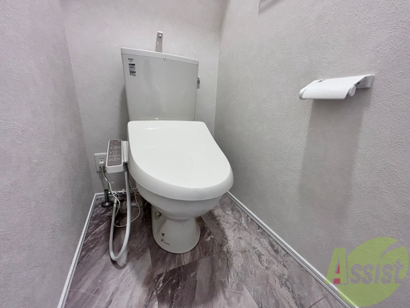 トイレ　こちらはトイレでございます。ウォシュレット付きです。