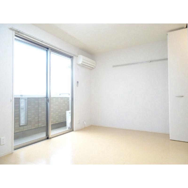 居室・リビング　明るいお部屋です♪