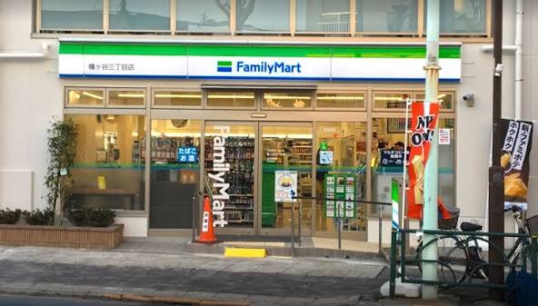 コンビニ　ファミリーマート幡ヶ谷三丁目店（コンビニ）まで335m