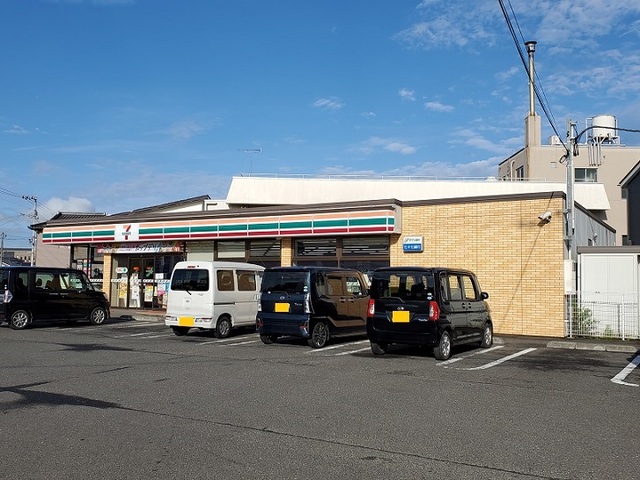 コンビニ　セブンイレブン槻木上町店（コンビニ）まで450m