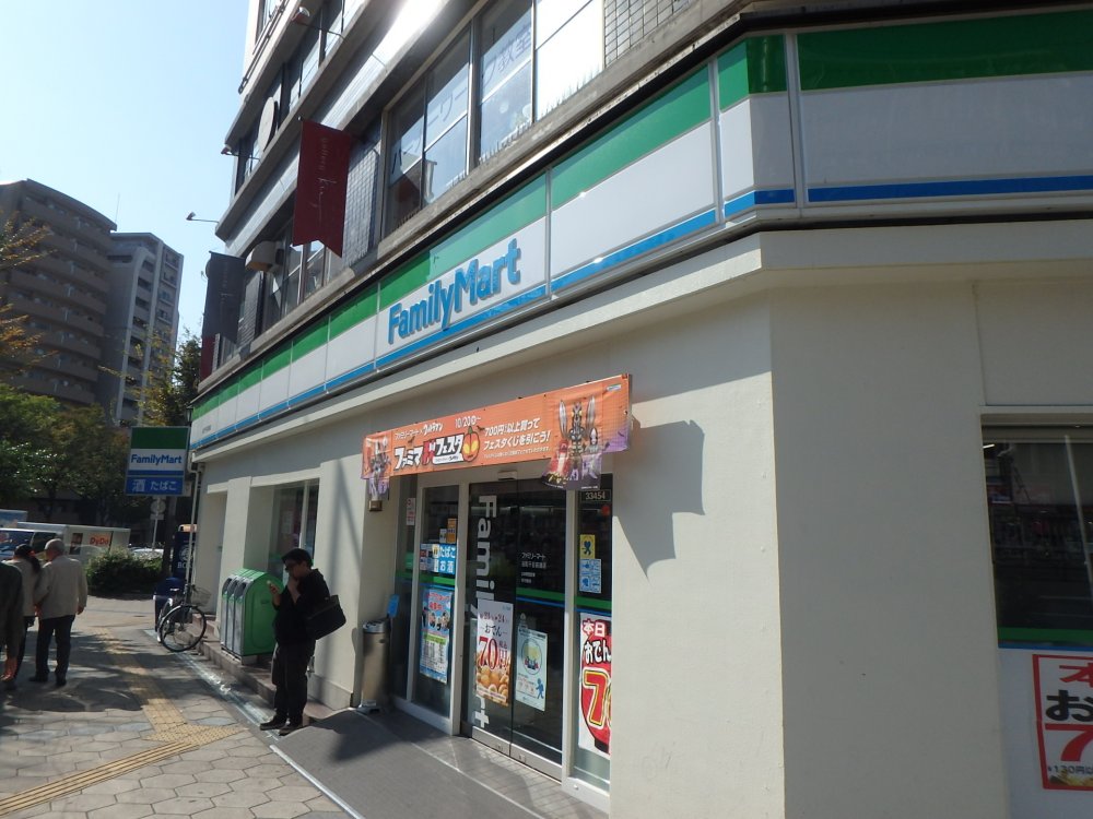 コンビニ　ファミリーマート谷町千日前通店（コンビニ）まで220m