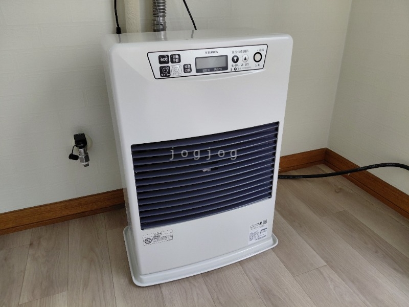その他設備　冬はあったか石油ストーブです。