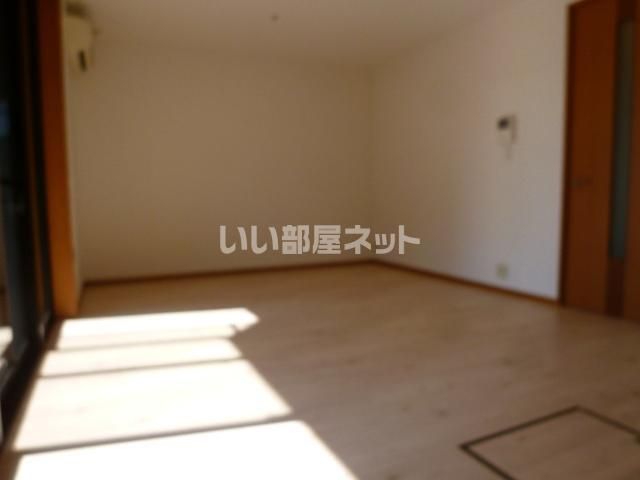 クローバーハウスBの居間写真