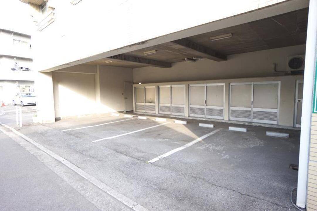 駐車場　駐車場
