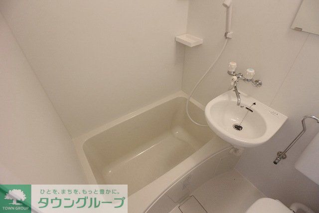 バス・シャワールーム　写真は同タイプ住戸です。