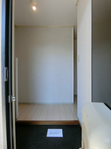 玄関　イメージ102号室の写真（反転あり）