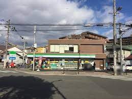 コンビニ　ファミリーマート 新喜多東店（コンビニ）まで321m