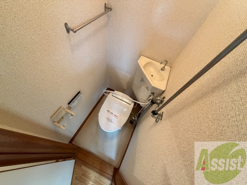 トイレ　こちらはトイレです。清潔感があり、安心して使用できます。