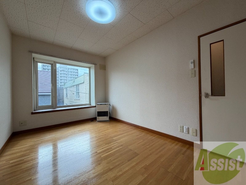 居室・リビング　広くてキレイなお部屋が広がっていて、充実した生活が送れそう。