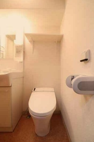 ドゥシェルIのトイレ写真