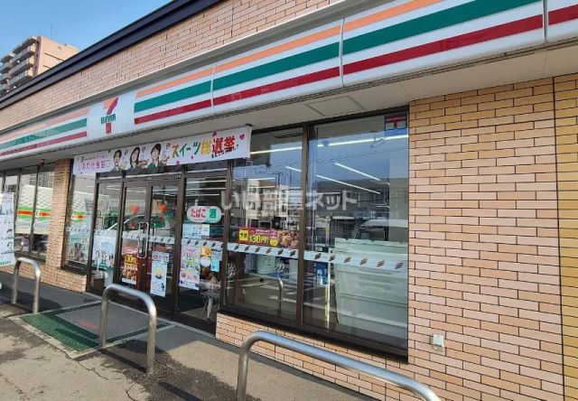 コンビニ　セブンイレブン苫小牧三光町店（コンビニ）まで454m