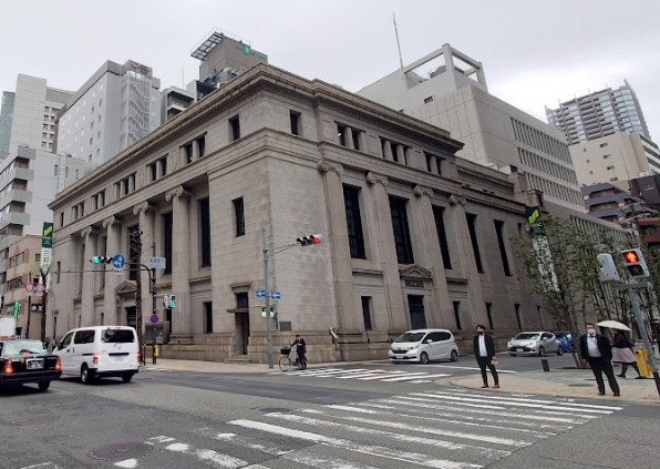 銀行　三井住友銀行大阪中央支店（銀行）まで936m
