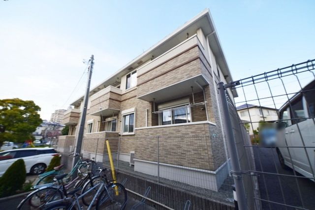 ＪＲ東海道本線 戸塚駅 バス乗車時間：10分 最寄りバス停で下車 徒歩5分 築14年