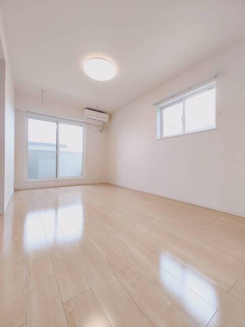 カルミアIIの居間写真