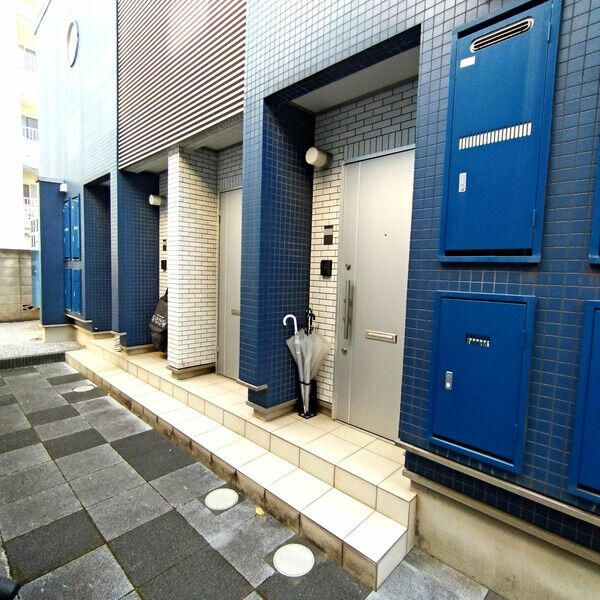 埼玉高速鉄道 東川口駅 徒歩4分 2階建 築17年の玄関写真