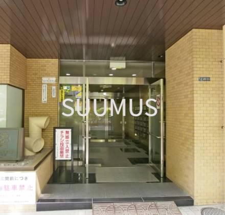 東京メトロ丸ノ内線 新宿御苑前駅 徒歩5分 10階建 築44年の外観写真