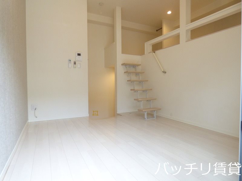 居室・リビング　同型タイプの為、現状を優先致します。