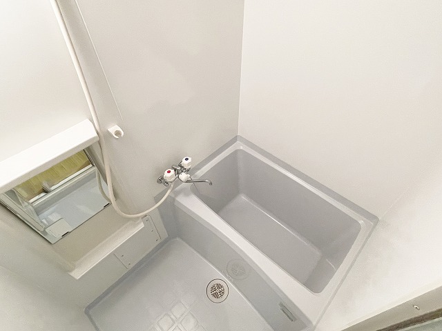 バス・シャワールーム　落ち着いた空間のお風呂です