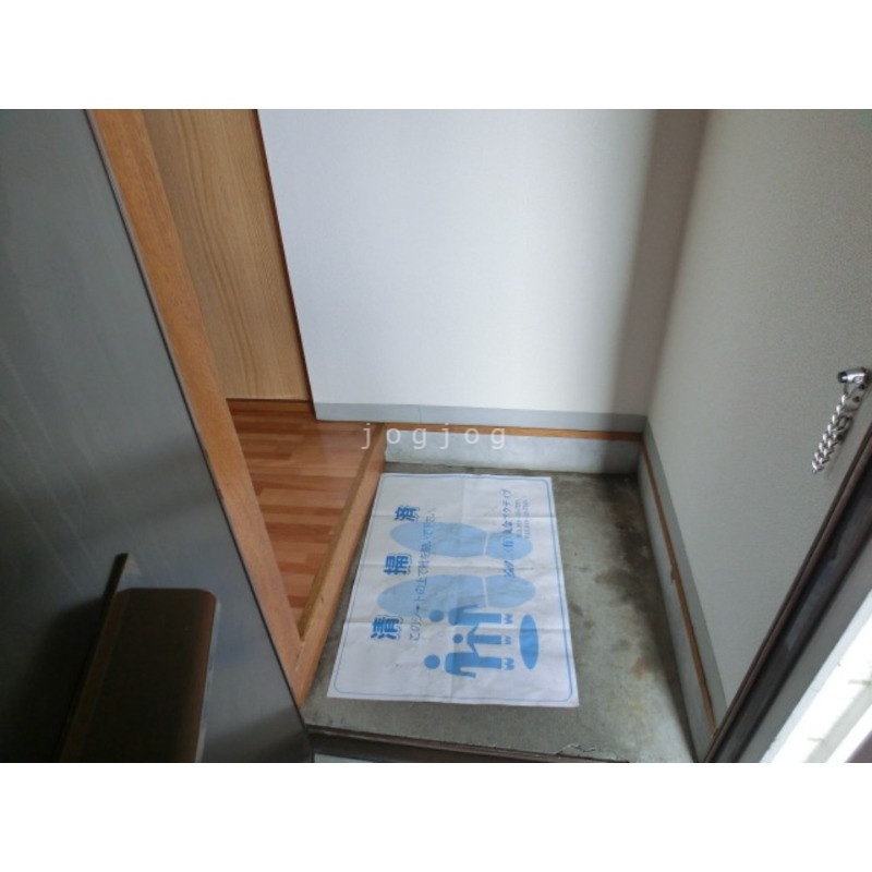 玄関　明るい開放的な玄関です。