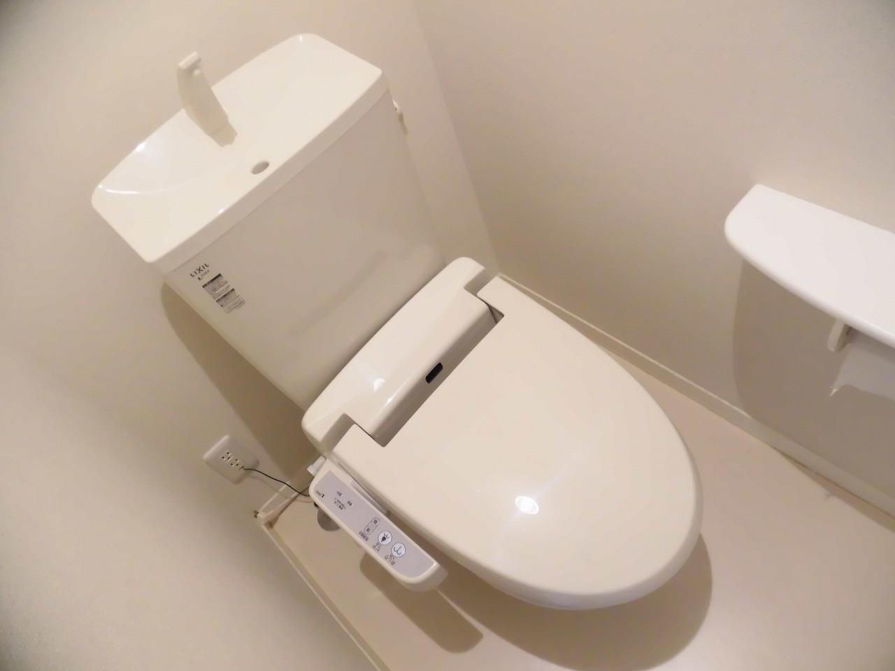 広島電鉄宮島線 ＪＡ広島病院前駅 徒歩7分 2階建 築13年のトイレ写真