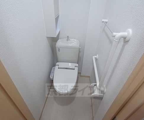トイレ　嬉しいウォシュレット付き