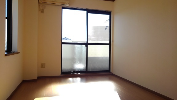居室・リビング　南向きのお部屋です★
