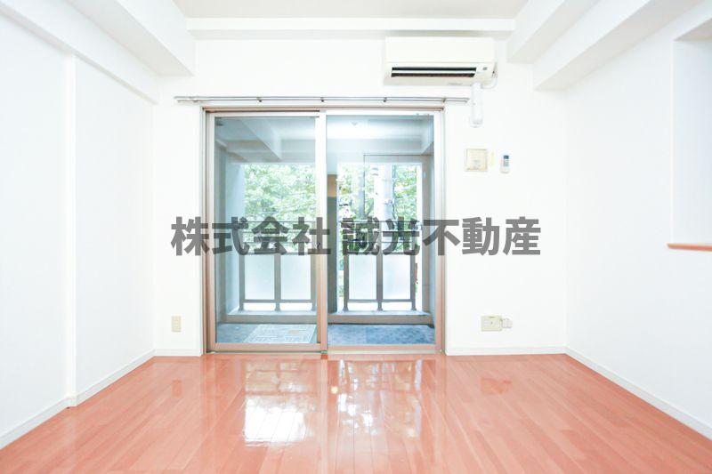 地下鉄七隈線 博多駅 徒歩10分 14階建 築21年の居間写真