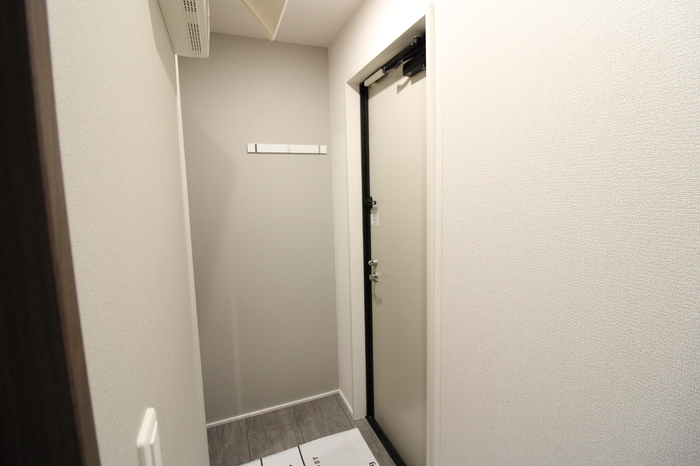 玄関　※同タイプの部屋写真です
