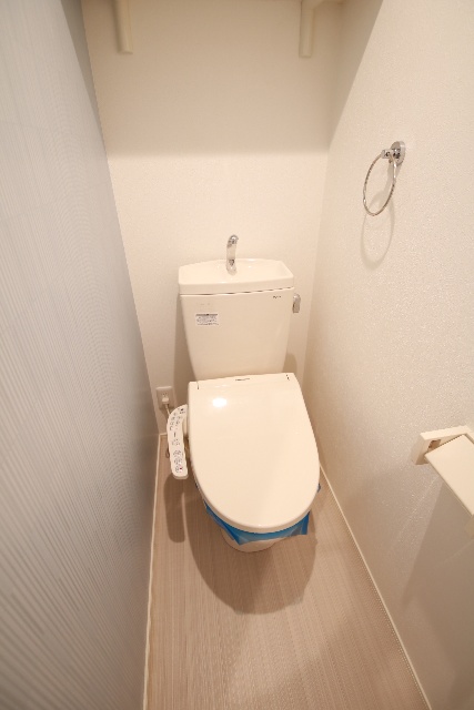 トイレ　※別室の参考写真の為、現況優先です。