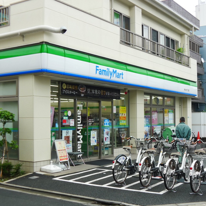 コンビニ　ファミリーマート（コンビニ）まで299m