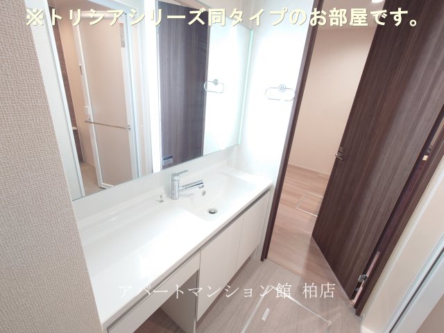 洗面設備　同施工会社、同型タイプです／※現況優先