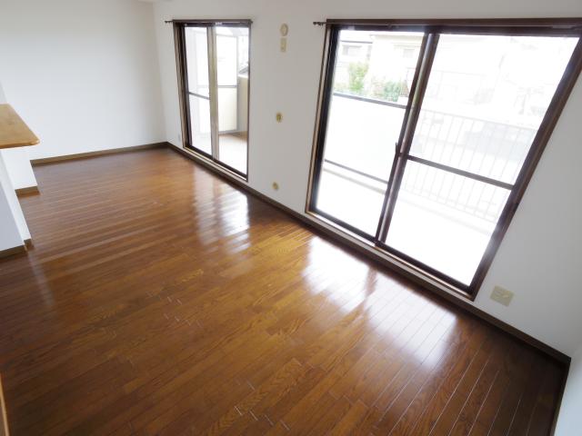 ＪＲ桜井線 高田駅 徒歩9分 5階建 築32年の居間写真