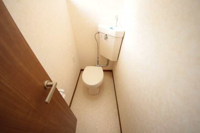 前部貸家のトイレ写真