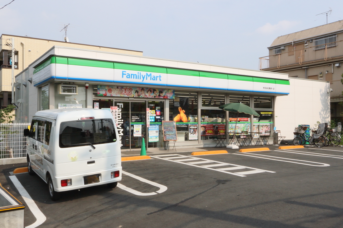 コンビニ　ファミリーマート世田谷松葉通り店（コンビニ）まで402m