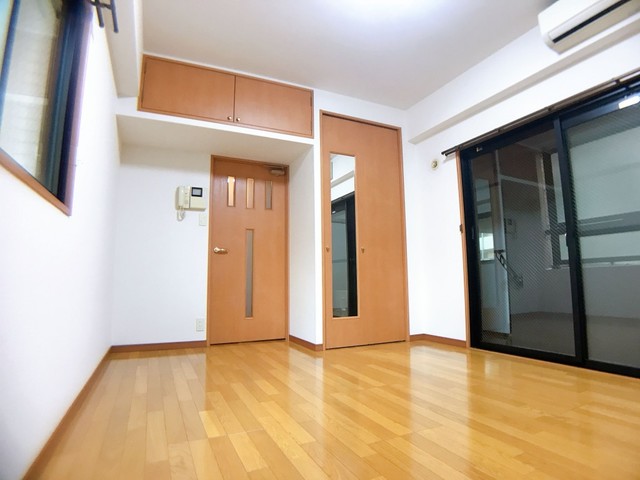 居室・リビング　【洋室】掲載写真は全て現入居者入居前の写真となります。