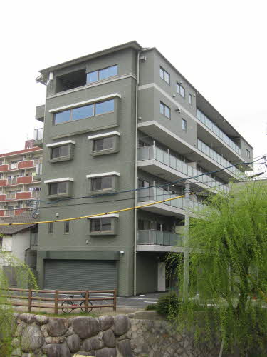 岡山市中区古京町のマンションの建物外観