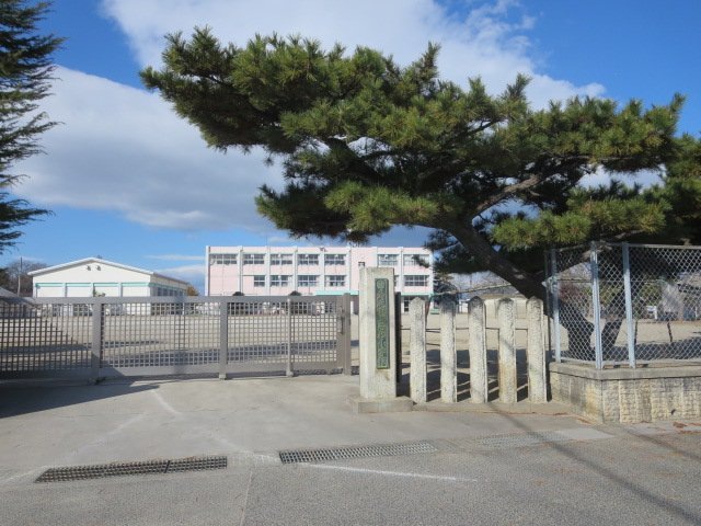 小学校　鈴鹿市立若松小学校（小学校）まで850m