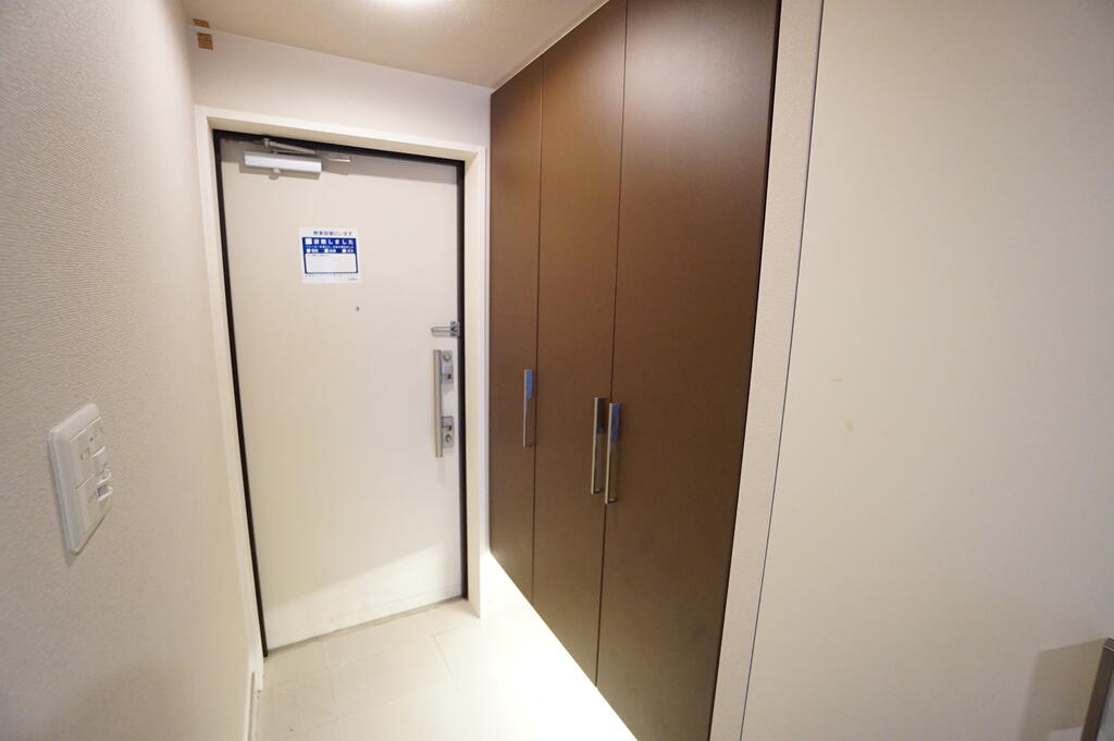 ライオンズ高槻古曽部の玄関写真