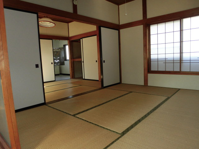 宝3丁目貸家の居間写真