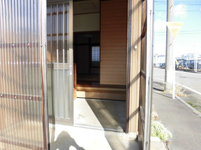宝3丁目貸家の玄関写真