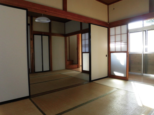 宝3丁目貸家の居間写真