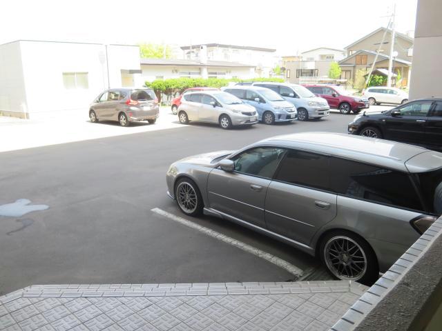 【函館市田家町のマンションの駐車場】