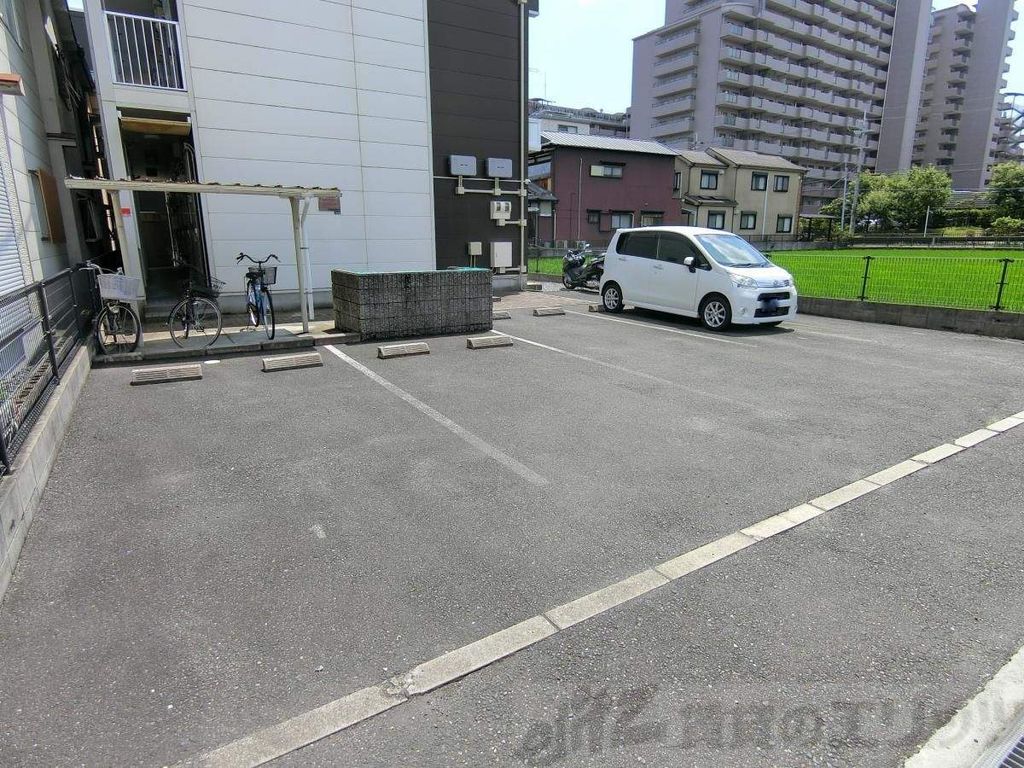 駐車場　駐車場