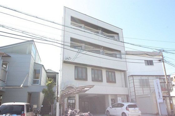 広島市西区東観音町のマンションの建物外観