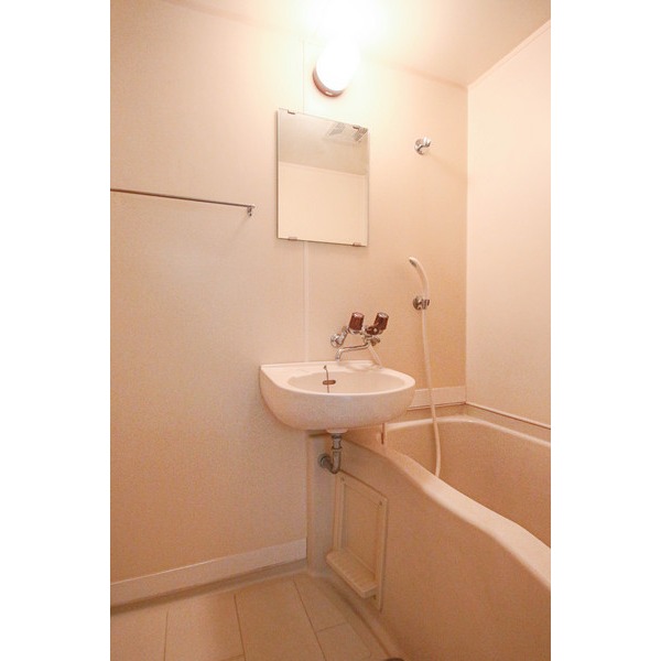 バス・シャワールーム　同じ建物の別のお部屋