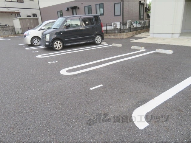 【福知山市字土師のアパートの駐車場】