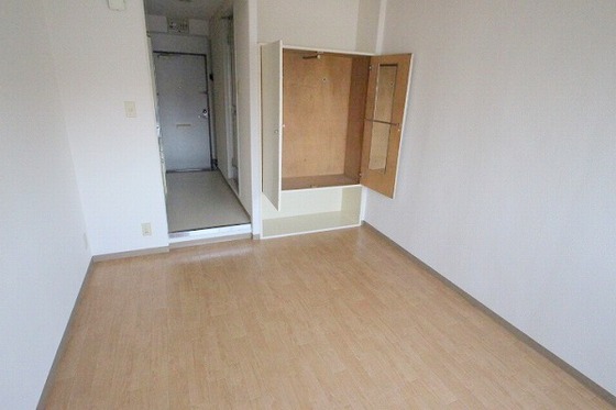 居室・リビング　※他号室の写真です。